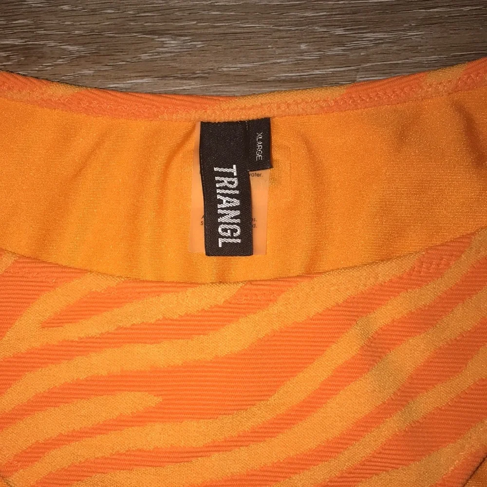 Only worn once - Picture 3 of 4